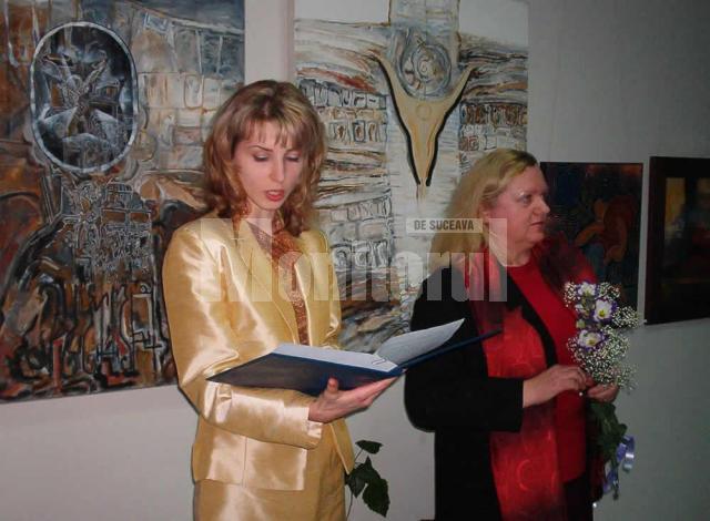 Raluca Schipor şi Lucia Puşcaşu la vernisajul Anualei 2007