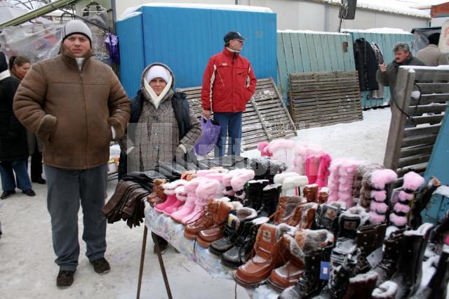 În bazar, comercianţii au suferit de frig, iar cumpărătorii s-au arătat doar sporadic
