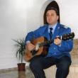 Plutonierul adjutant Gicu Blanaru este îndrăgostit de chitară
