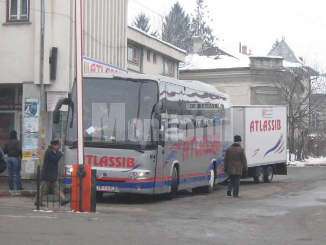 Programat să plece la ora 4.30, autocarul companiei de transport Atlassib s-a pus în mişcare abia după ora 9.00