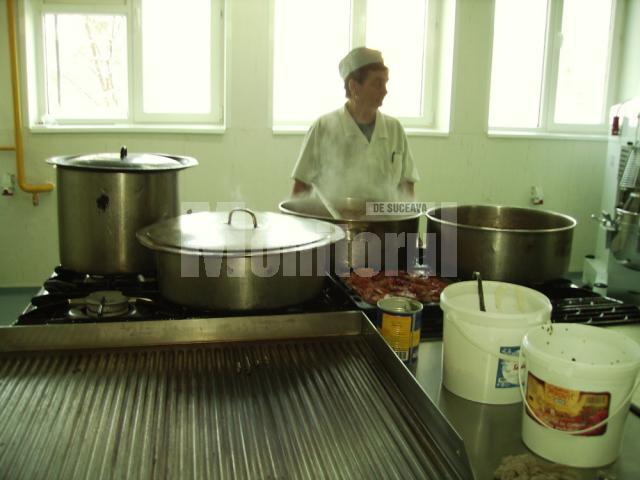Bucătăria Spitalului Judeţean de Urgenţă continuă să funcţioneze fără avize sanitare