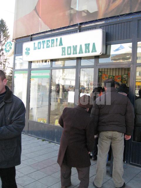 Atracţia banului: Mii de suceveni şi-au testat norocul cu milioanele de euro ale Loteriei
