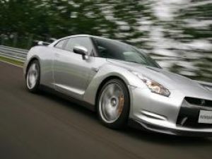 Nissan GT-R, motor-tsunami, debutează în martie