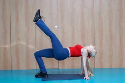 Gimnastica păstrează spatele drept