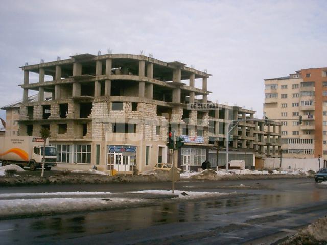 Licitaţie: Primăria Suceava a mai vândut un apartament în blocurile de vizavi de Metro