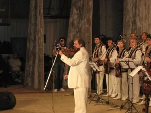Maestrul Nicolae Botgros şi Orchestra „Lăutarii” de la Chisinau