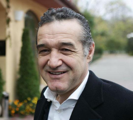 Gigi Becali i-a atacat dur pe patronul şi pe preşedintele grupării CFR Cluj