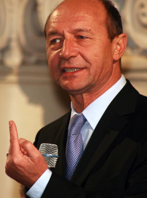 Băsescu este gata să colaboreze cu Tăriceanu în vederea găsirii unei soluţii pentru Ministerul Justiţiei