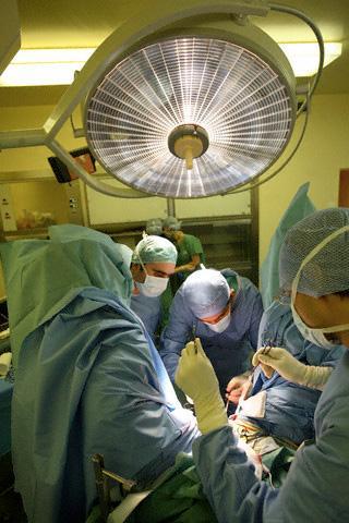 Anual, mii de suceveni suferă intervenţii chirurgicale