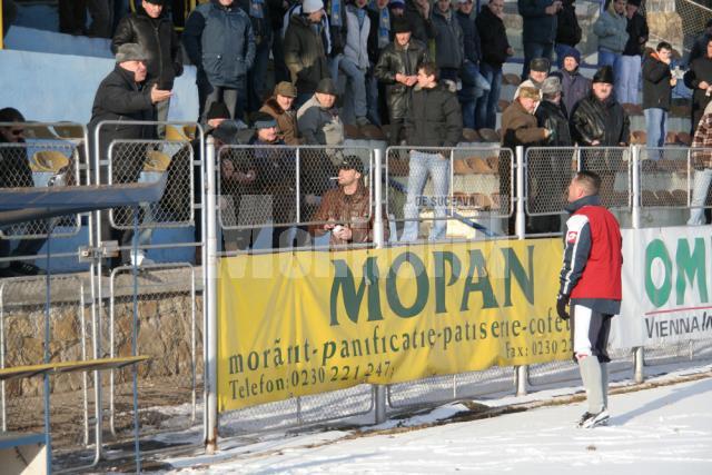 Scandal: Ion Alexandrescu, scos de poliţie de pe stadionul Areni