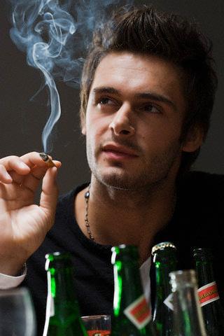 Fumatul şi alcoolul provoacă mutaţii genetice care vor fi transmise generaţiilor ulterioare