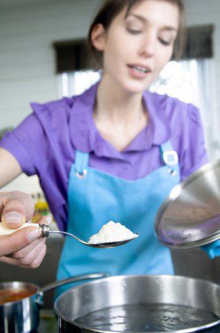 Reducerea consumului de sare contribuie menţinerea unei greutăţi echilibrate