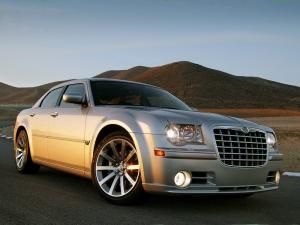 Premieră: Chrysler 300C SRT turează la maxim un diesel!