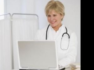 Medicii de familie vor primi, între 15 martie-15 mai, laptopuri şi imprimante