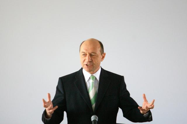 Preşedintele Băsescu a acuzat trusturile de presă de atacuri la adresa membrilor familiei sale