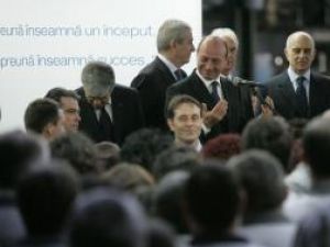 Preşedintele Băsescu şi premierul Tăriceanu la ceremonia de preluare a Automobile Craiova de către Ford