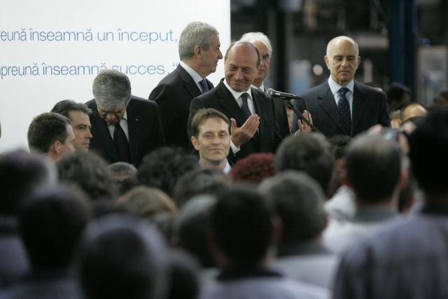 Preşedintele Băsescu şi premierul Tăriceanu la ceremonia de preluare a Automobile Craiova de către Ford