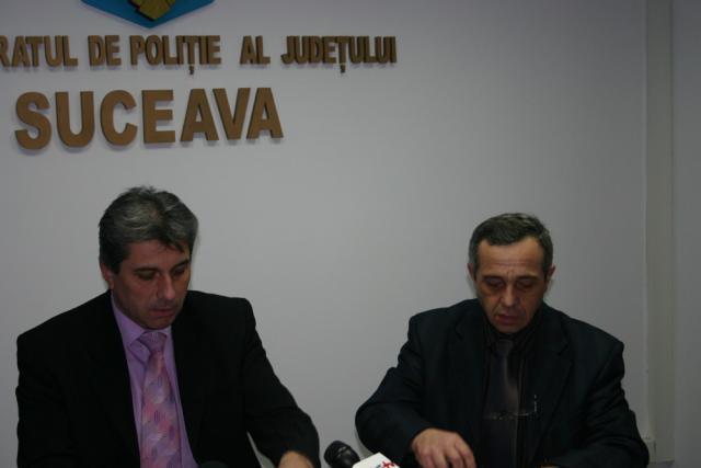 Comisarul şef Ioan Nicusor Todiruţ -şeful IPJ Suceava şi unul dintre adjuncţii săi, comisarul şef Mircea Smoleac