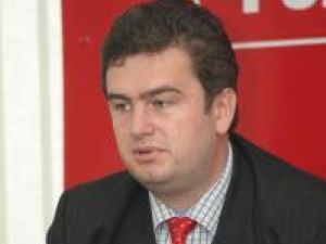 Critici: PSD critică absenţa autorităţilor la comemorarea eroului de la Păiseni
