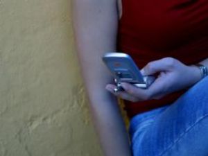 Dependenţa de internet şi telefonul mobil, un fenomen în creştere constantă