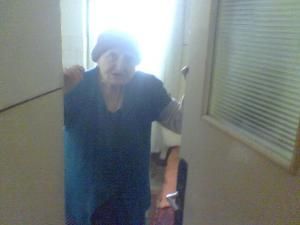 Bătrâna de 85 de ani care nu a ieşit din casă de 8 ani
