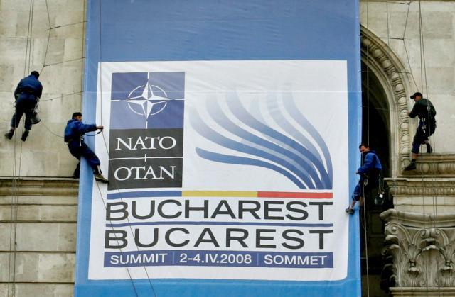 Palatul Parlamentului, branduit cu sigla summit-ului NATO