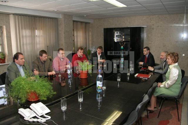 Întâlnire între viceprimarul Sucevei, Angela Zarojanu, şi o delegaţie a administraţiei locale din Chişinău