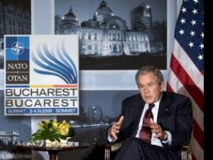 Bush speră ca noua lege să permită românilor să îşi viziteze mai uşor rudele din SUA