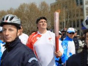 Drumul flăcării olimpice nu a fost lipsit de incidente nici la Paris<br />Foto: Mediafax