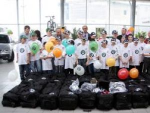 Hochei: Echipa CSM Suceava a primit echipamente sportive de la Skoda