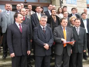 Au spart gheaţa: PD-L Suceava a depus, joi, listele de candidaţi pentru alegerile din iunie