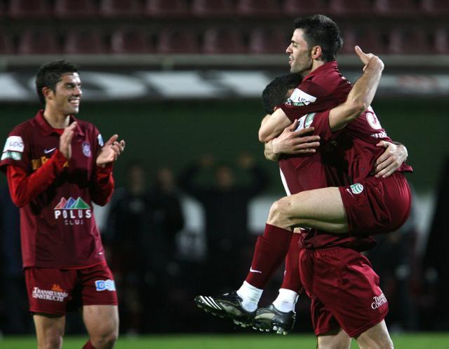 Explic foto: Jucătorii echipei CFR Cluj se bucură de victorie. Foto: CONSTANTIN VLADESCU - MEDIAFAX