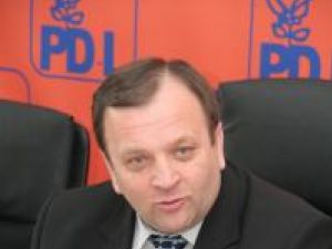 „Dragălăşenii” electorale: Flutur îl trimite pe Bejinariu la „trubadurii politici”