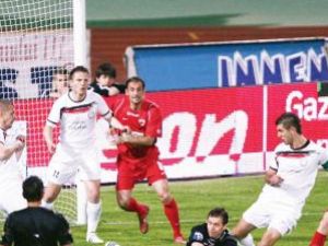 Dinamo şi Unirea Urziceni au oferit un meci mediocru, în nota campionatului românesc