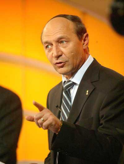 Preşedintele Băsescu duce România la Beijing