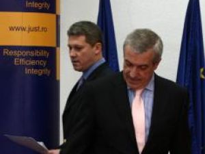 Premierul Tăriceanu şi ministrul Justiţiei, Cătălin Predoiu. Foto: MEDIAFAX