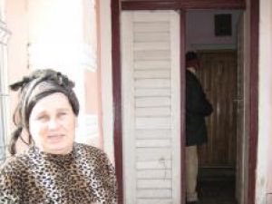 Elena Ioniţă, femeia care le-a reclamat pe vecinele de la demisol