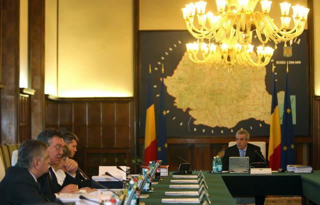FMI recomandă Guvernului să nu reducă TVA la alimente şi să nu crească pensiile. Foto: CAPP