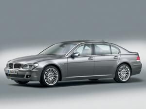 BMW expune noua Serie 7 în oraşul iubirii