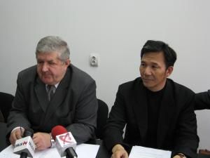 Presedintele CJ Suceava, Gavril Mîrza, şi vicepresedintele AM NYC Gruoup, Bo Yu