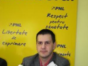 Iulian Angheluş: „Fiecare sucevean care a primit un material de la PD-L să primească şi de la mine un usturoi împotriva acestor vrăjeli electorale”