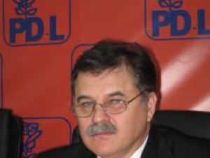 Seninătate: PD-L critică turismul politic şi “dragostea de şpriţuri” a PSD