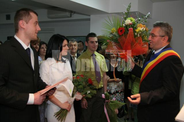 Ionuţ, fiul viceprimarului Angela Zarojanu, s-a căsătorit ieri cu Janina Maria Palade