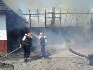 Gospodărie din comuna Bilca, distrusă de flăcări