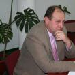 Primarul comunei Şcheia, Vasile Andriciuc, a făcut o fântână arteziană „în semn de respect pentru cetăţeni”