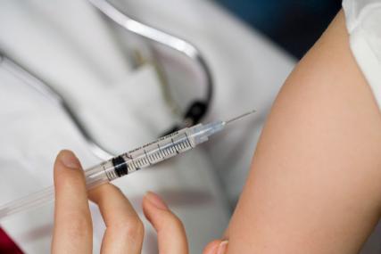 A fost Ziua Mondială a Hepatitei: Două serii de vaccin împotriva hepatitei B imunizează pe viaţă