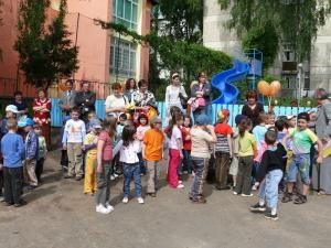 Comunicat de presă: La Fălticeni, alte două parcuri de joacă pentru copii