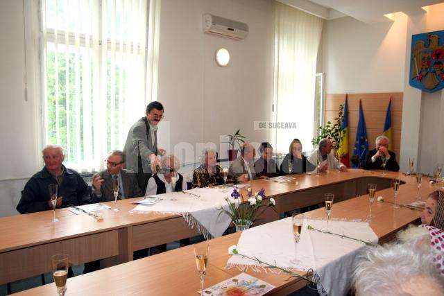 Primarul Mihai Frunză i-a felicitat călduros pe cei prezenţi
