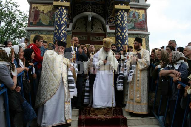 Sfinţirea Bisericii cu hramul „Cuvioasa Parascheva”, ctitorită de deputatul PD-L Aurel Olărean