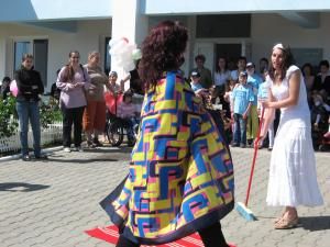 Acţiune: Cadouri şi activităţi distractive pentru copiii de la Complexul „Blijdorp”